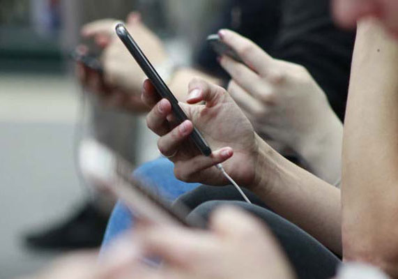 纷享销客：从至暗时刻到AI原生CRM领军者的蜕变之路